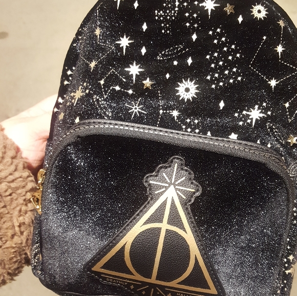 Harry Potter Velvet Deathly Hallows Backbag - Picture 7 of 8